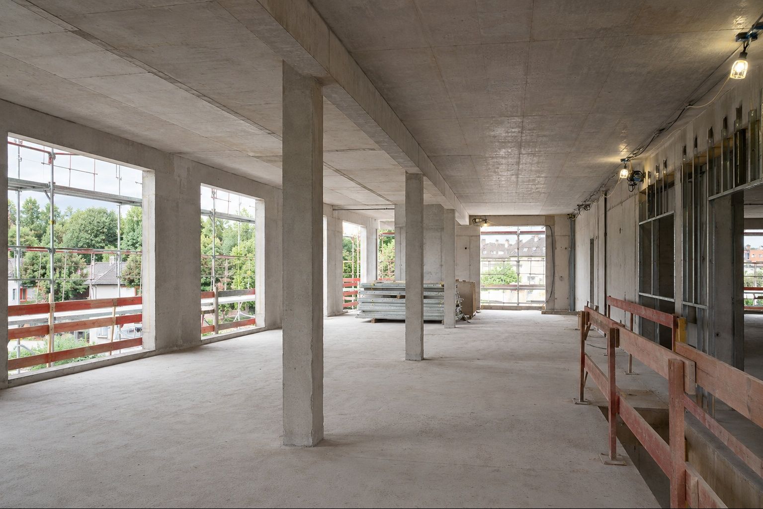 Intérieur de chantier organisé, gros œuvre béton, mission de pilotage AMO Île-de-France